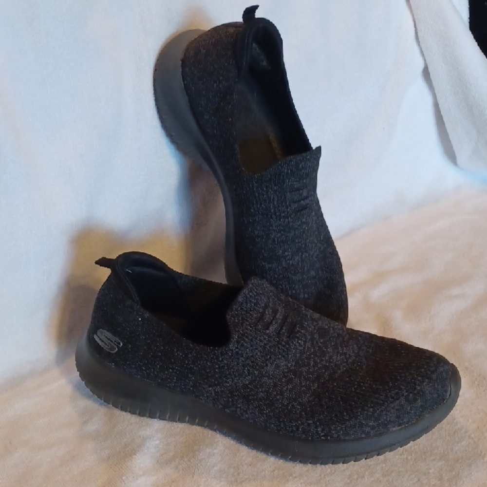 Skechers Women's Black Slip-On Sneakers Size 7